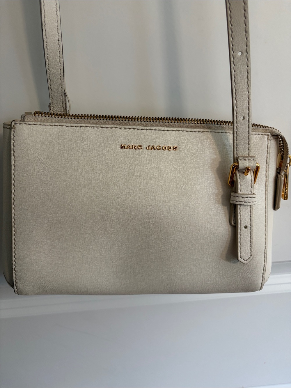 Marc Jacobs Ivory Leather Crossbody with Gold Hardware - Picture 1 of 14